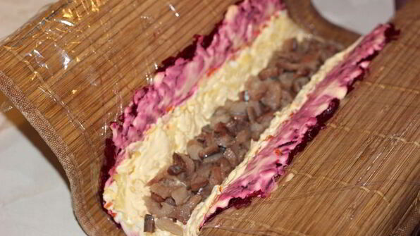 рулет из сельди под шубой