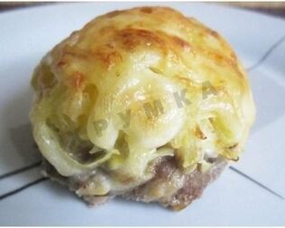 Шарики из фарша под шубой в духовке