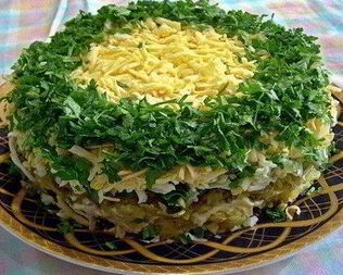 Слоеный салат Грибы под шубой с сыром