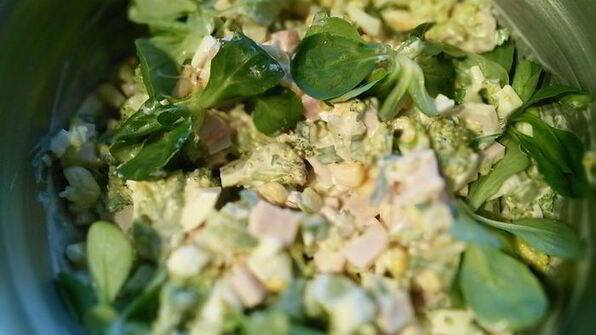 салат с брокколи