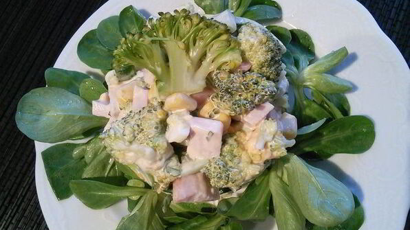 салат с брокколи