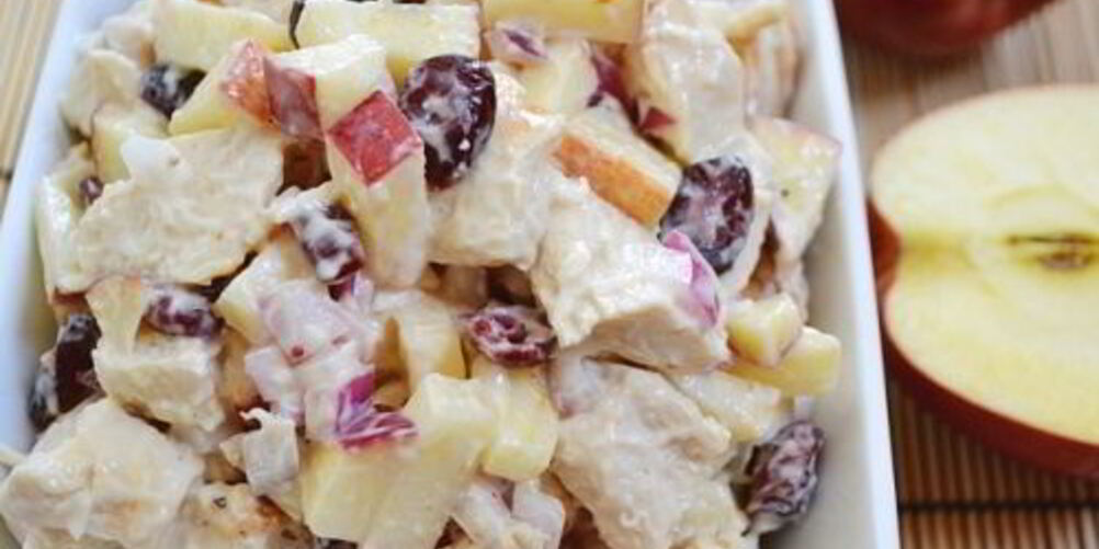 Рецепт салата с курицей и яблоком