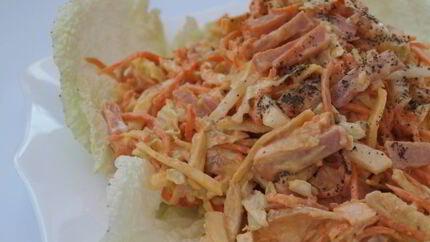 Салат с курицей, ветчиной и морковью по-корейски