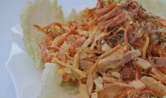 Салат с курицей, ветчиной и морковью по-корейски