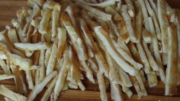 салат с курицей, ветчиной и морковью по-корейски