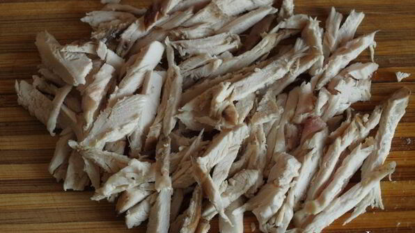 салат с курицей, ветчиной и морковью по-корейски