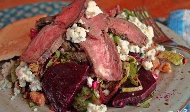 Салат с мясом и сыром