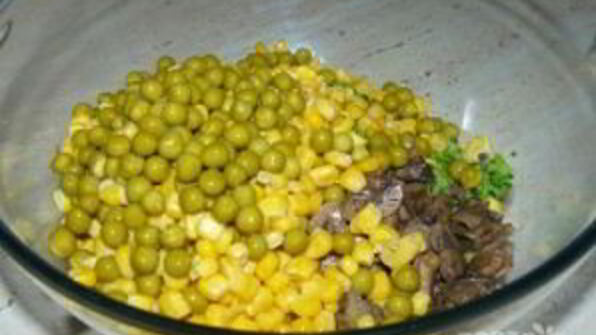 салат с шампиньонами жареными