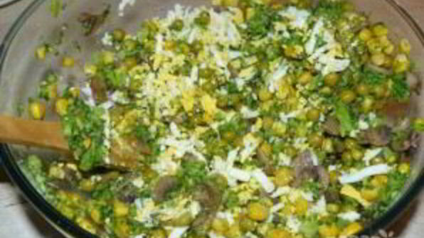 салат с шампиньонами жареными