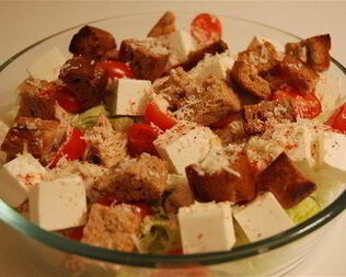 Салат Цезарь с фетой