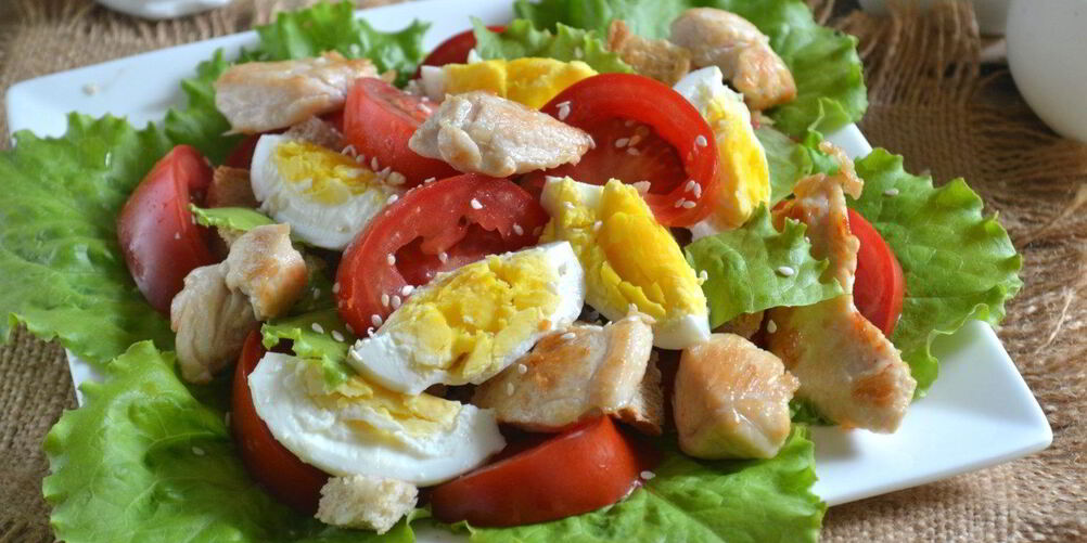 Рецепт салата цезарь с курицей и сухариками