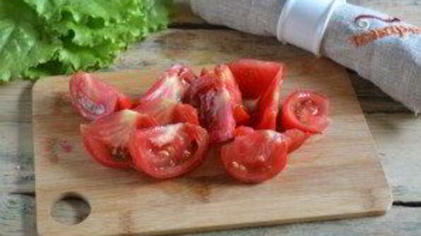 салат цезарь с курицей и сухариками