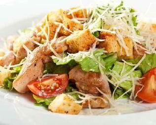 Салат цезарь с курицей