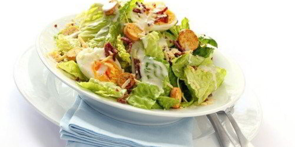 Рецепт салата цезарь с желтыми помидорами черри и изюмом