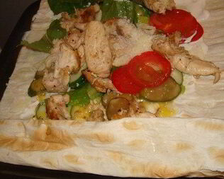 Салат Цезарь в лаваше