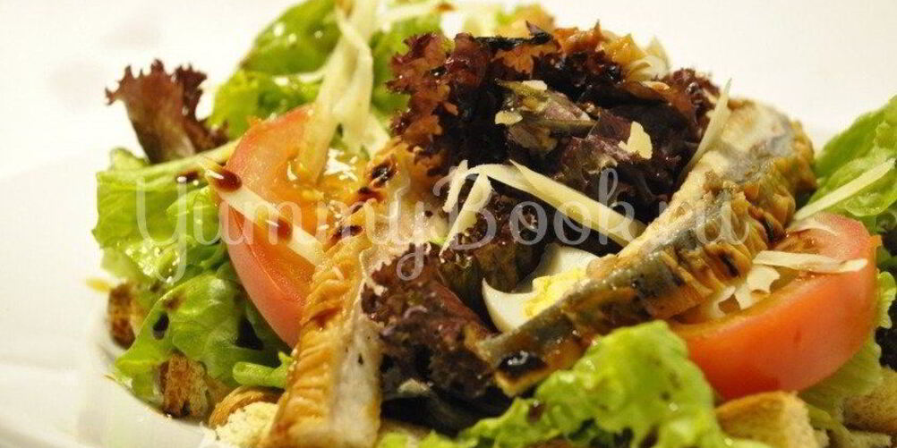 Рецепт цезаря с угрем и соусом бальзамик карамель