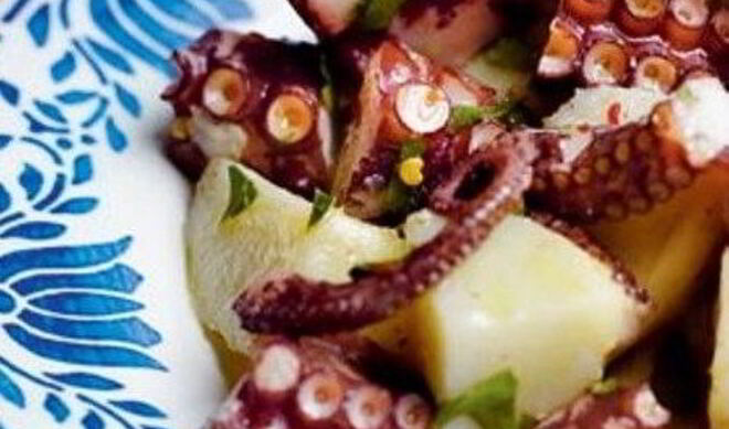 Средиземноморский салат из осьминога