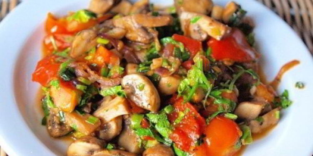 Рецепт теплого салата с грибами