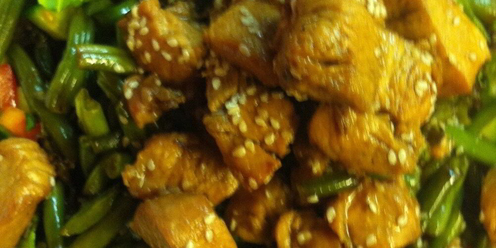 Рецепт теплого салата с индейкой и фасолью