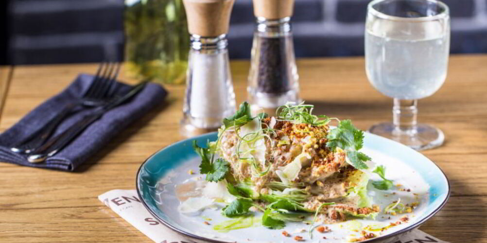 Рецепт молодой капусты на пару с соусом винегрет и щучьей икрой