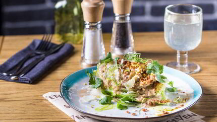 Молодая капуста на пару с соусом винегрет и щучьей икрой