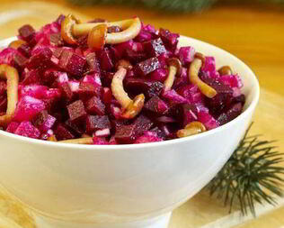 Винегрет с маринованными опятами