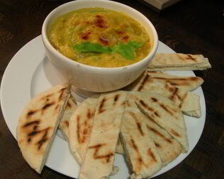 Дип из запеченных баклажанов, перцев и кинзы