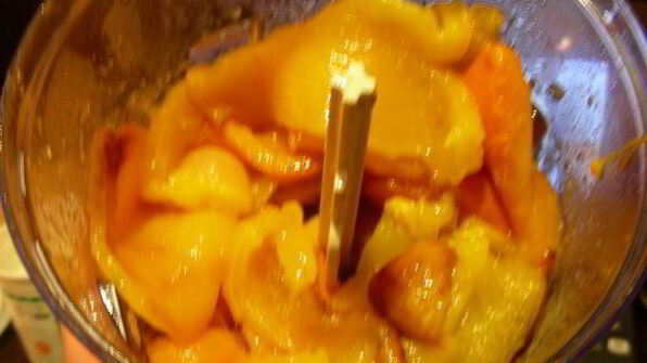 дип из запеченных баклажанов, перцев и кинзы