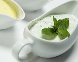 Йогуртовый соус с огурцом и мятой