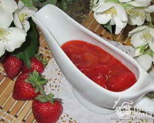 Соус из ревеня и клубники