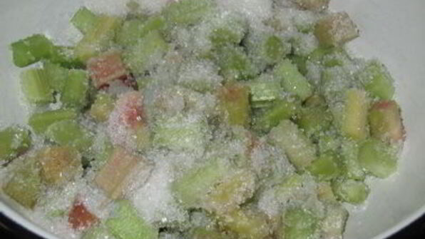 соус из ревеня и клубники