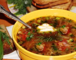 Борщ с тушенкой в мультиварке