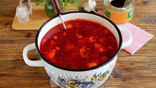 борщ с тушенкой