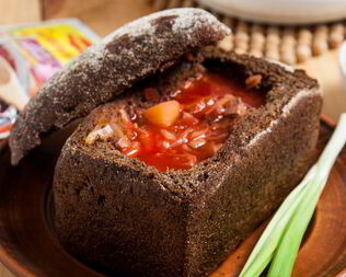 Борщ в буханке Бородинского