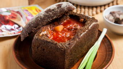 Борщ в буханке Бородинского