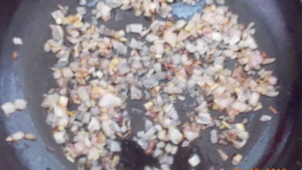 борщ, заправленный старым салом и чесноком