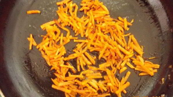 борщ, заправленный старым салом и чесноком