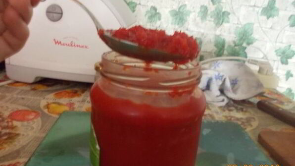 борщ, заправленный старым салом и чесноком