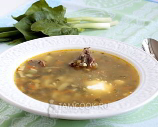Зеленый борщ с мясом