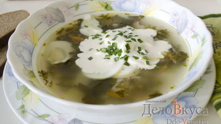 Зеленый борщ со щавелем и крапивой
