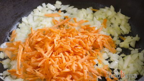 зеленый борщ со щавелем и крапивой