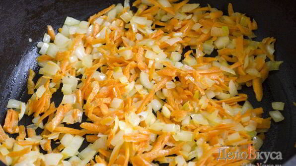 зеленый борщ со щавелем и крапивой