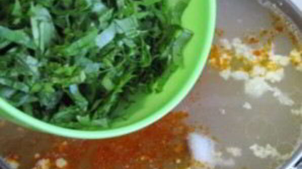 зеленый борщ со щавелем