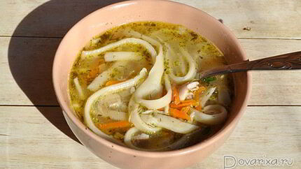 Бульон с домашней лапшой