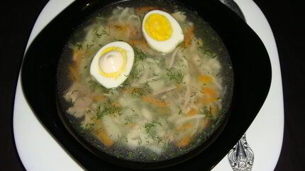 Домашняя лапша на курином бульоне