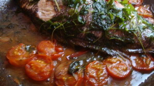 дорада в сумасшедшем бульоне