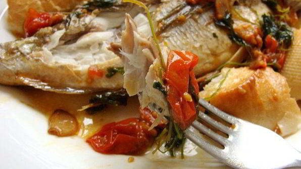 дорада в сумасшедшем бульоне