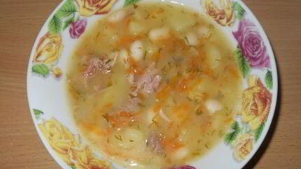 Фасолевый суп на говяжьем бульоне