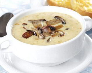 Грибной суп с сыром на курином бульоне