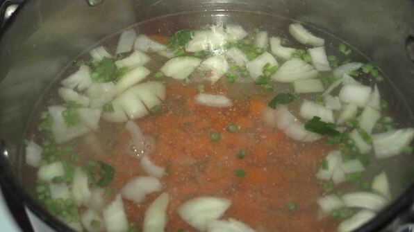 куриный бульон с фрикадельками из индейки